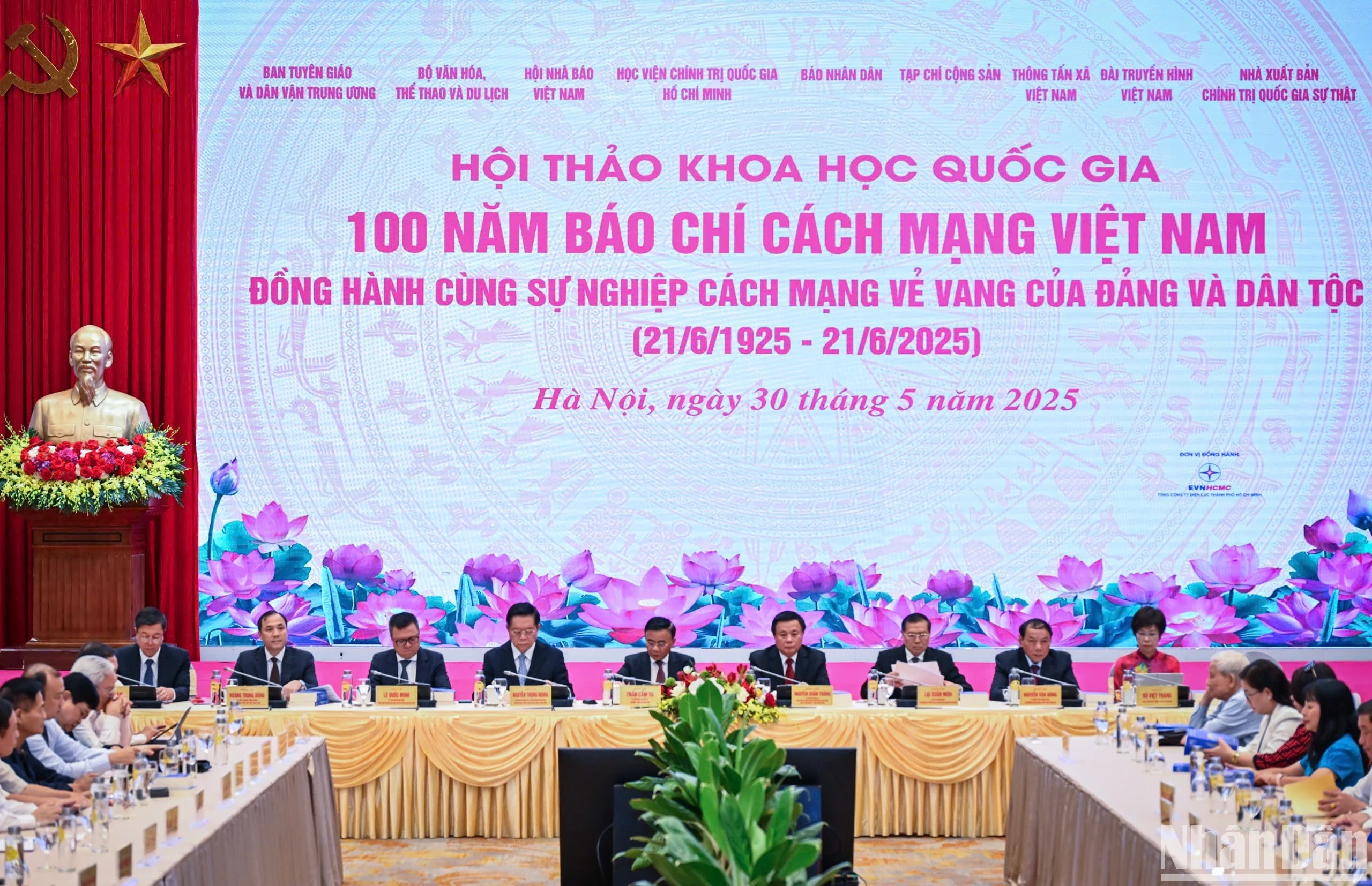 Quang cảnh Hội thảo khoa học quốc gia “100 năm Báo chí cách mạng Việt Nam đồng hành cùng sự nghiệp cách mạng vẻ vang của Đảng và dân tộc”.