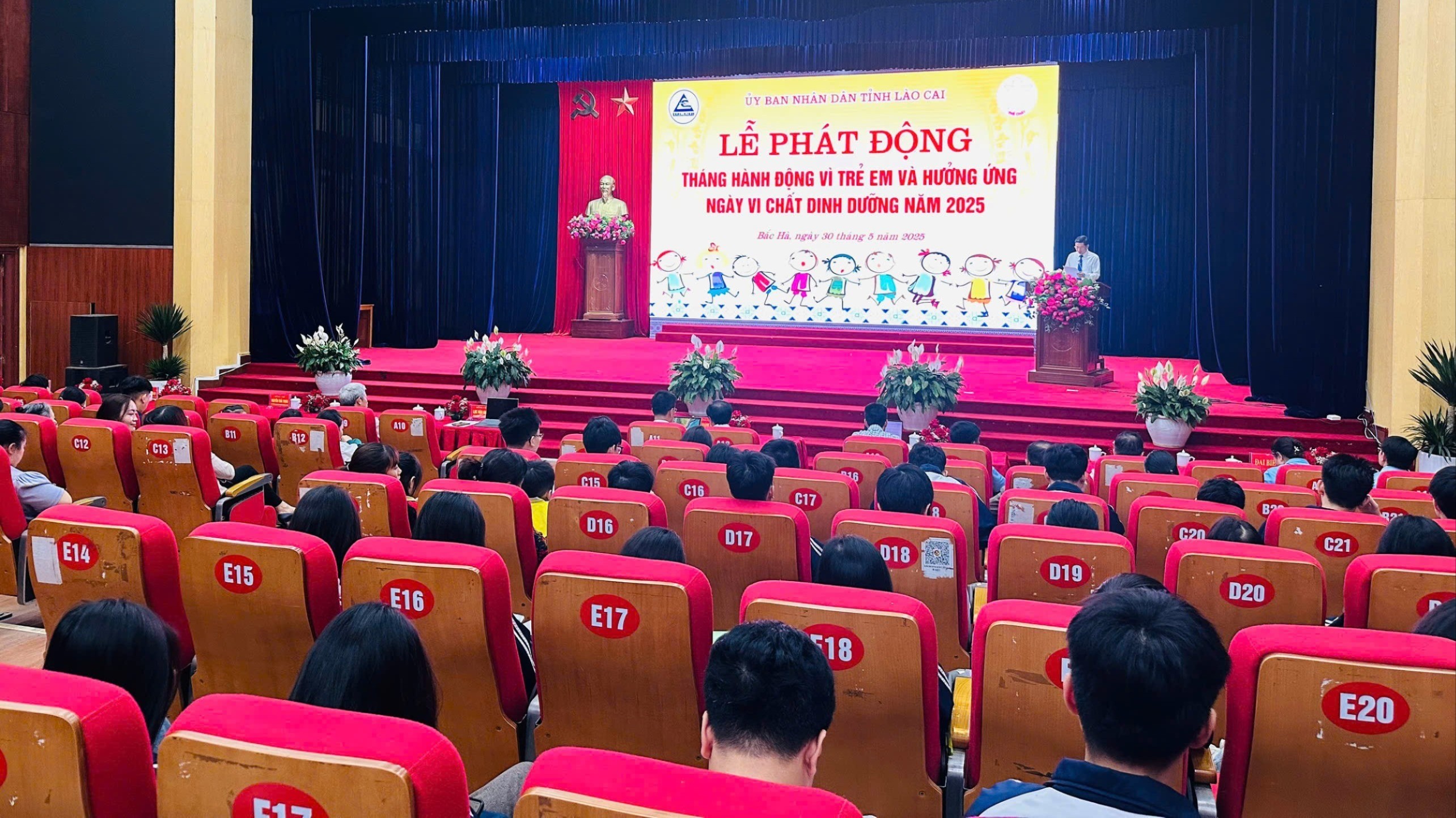Quang cảnh lễ phát động. z6653850940371-aaba00e8f2a126066360a3bcb747b1b7.jpg