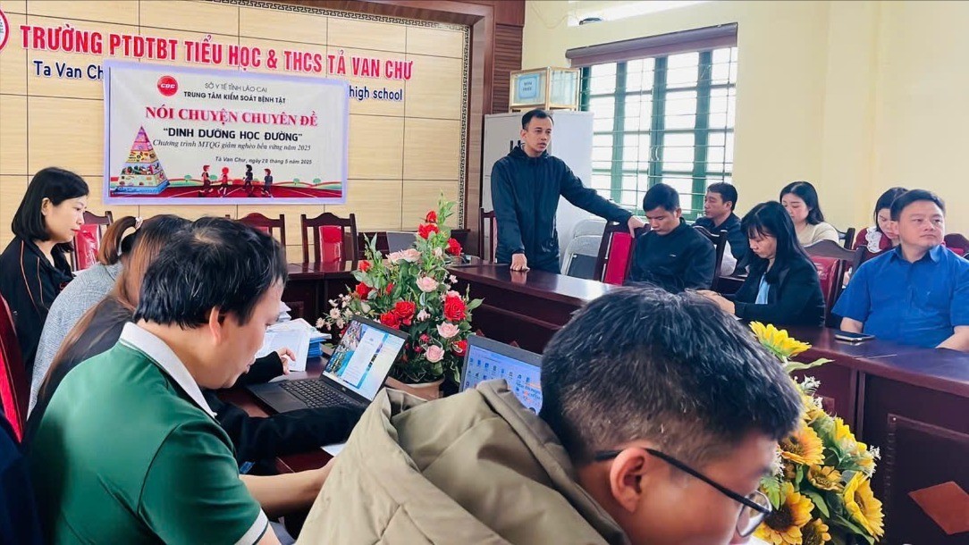 Nói chuyện chuyên đề dinh dưỡng học đường tại Trường PTDT bán trú Tiểu học và THCS Tả Van Chư, huyện Bắc Hà. z6654496584492-091a1206d44dc6febb5a95ed953864be.jpg