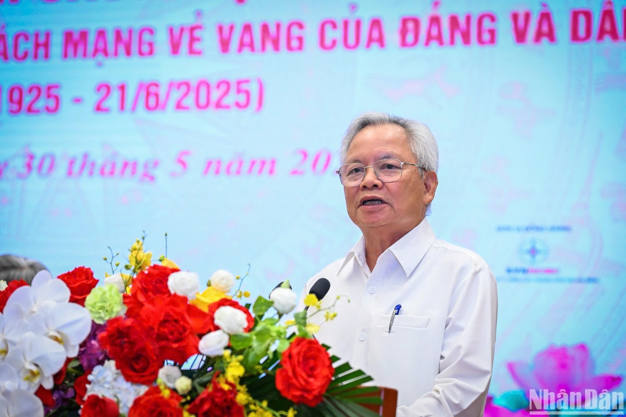 Giáo sư, Tiến sĩ Tạ Ngọc Tấn, Phó Chủ tịch Thường trực Hội đồng Lý luận Trung ương chia sẻ tại sự kiện.