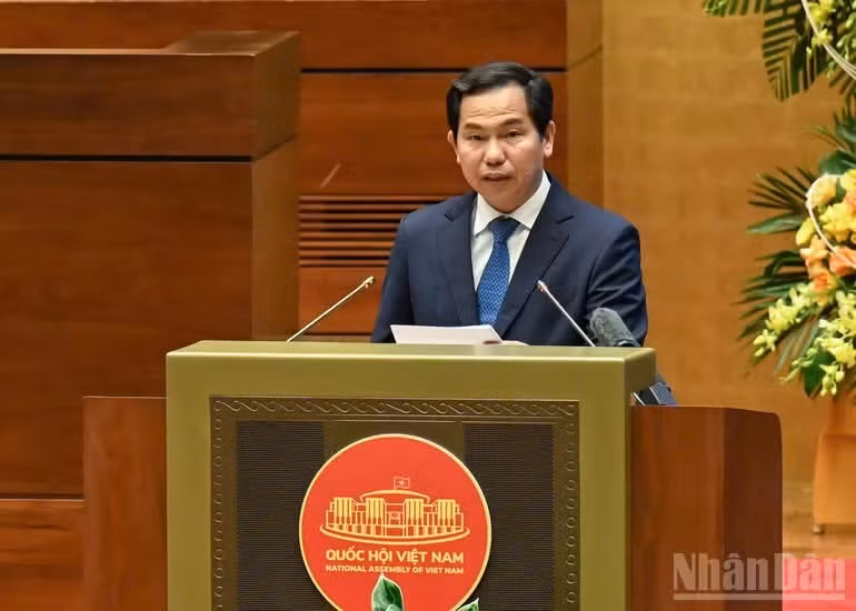 Chánh Văn phòng Hội đồng Bầu cử quốc gia Lê Quang Mạnh trình bày báo cáo tổng kết công tác bầu cử.