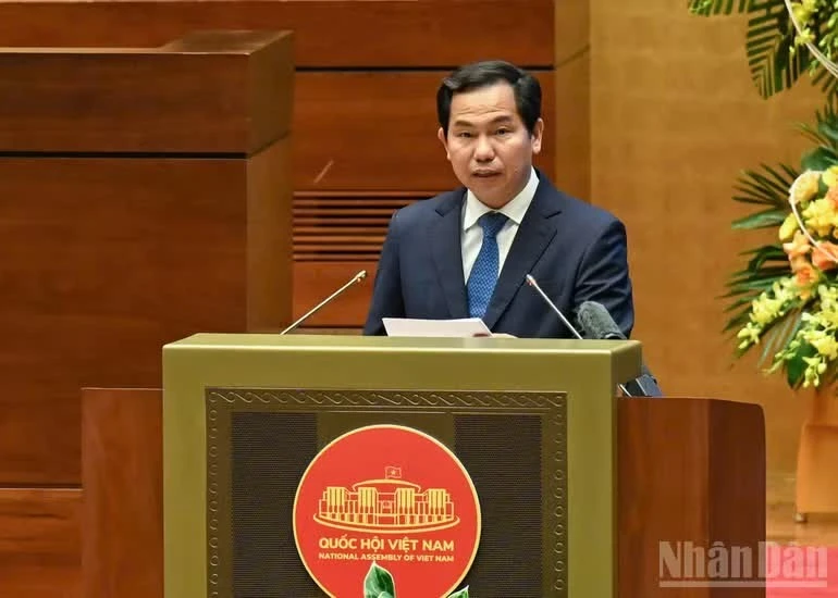 Chánh Văn phòng Hội đồng Bầu cử quốc gia Lê Quang Mạnh trình bày báo cáo tổng kết công tác bầu cử.