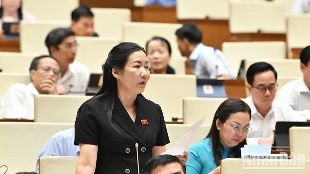 Đại biểu Trần Thị Thu Phước (Đoàn Kon Tum). Đại biểu Trần Thị Thu Phước (Đoàn Kon Tum).