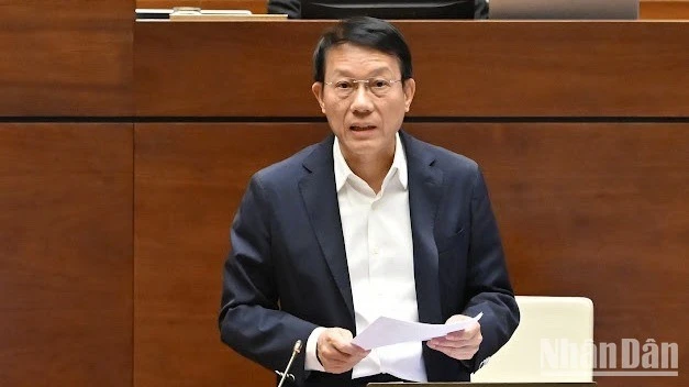 Bộ trưởng Công an Lương Tam Quang phát biểu làm rõ các nội dung đại biểu quan tâm.