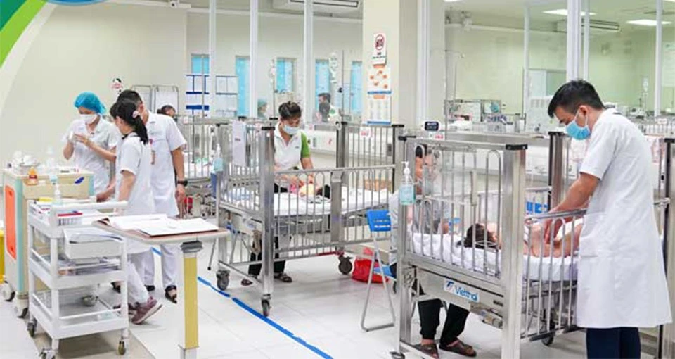 Trẻ bị ngộ độc điều trị tại Bệnh viện Nhi T.Ư.