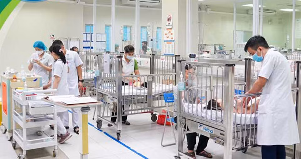 Trẻ bị ngộ độc điều trị tại Bệnh viện Nhi T.Ư.
