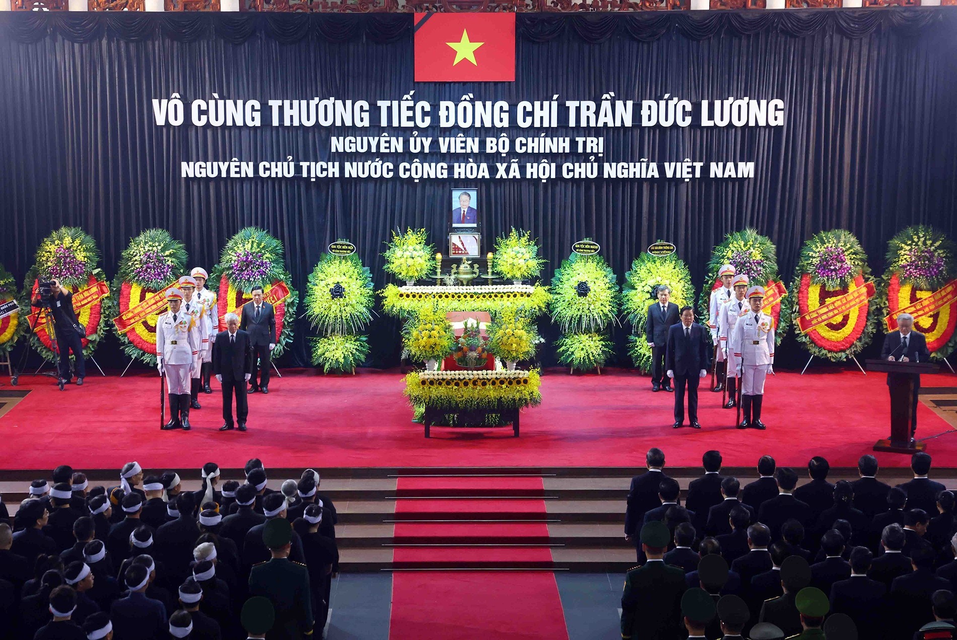 Lễ truy điệu nguyên Chủ tịch nước Trần Đức Lương. Lễ truy điệu nguyên Chủ tịch nước Trần Đức Lương.