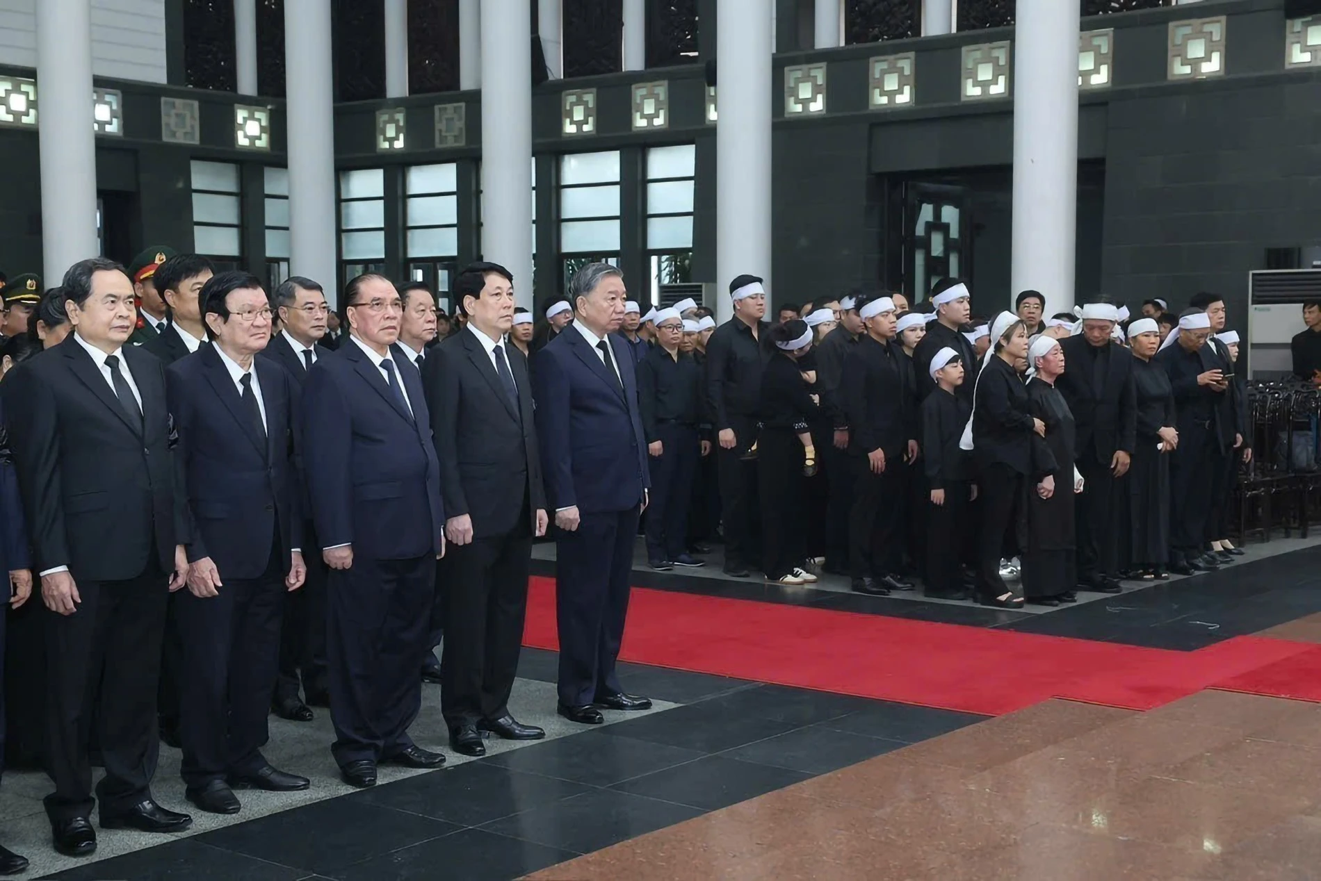 Tổng Bí thư Tô Lâm cùng các đồng chí lãnh đạo, nguyên lãnh đạo Đảng, Nhà nước dự Lễ truy điệu nguyên Chủ tịch nước Trần Đức Lương.