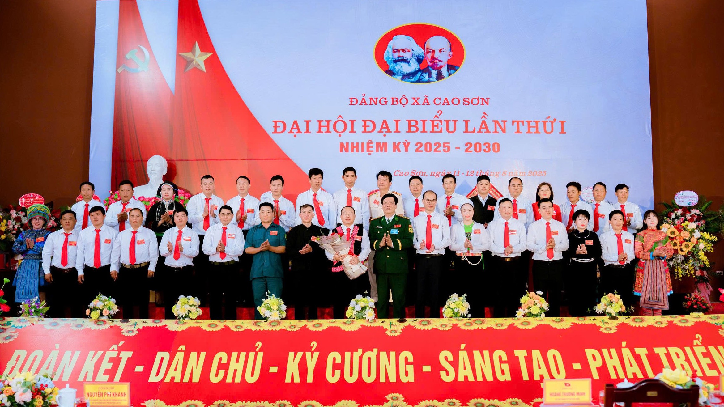 Ban Chấp hành Đảng bộ xã Cao Sơn, nhiệm kỳ 2025 - 2030 ra mắt đại hội. anh-6.jpg