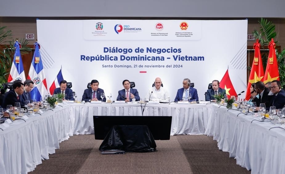 Thủ tướng Phạm Minh Chính cùng các Bộ trưởng của Việt Nam và Cộng hòa Dominica dự Diễn đàn doanh nghiệp hai nước. Thủ tướng Phạm Minh Chính cùng các Bộ trưởng của Việt Nam và Cộng hòa Dominica dự Diễn đàn doanh nghiệp hai nước.