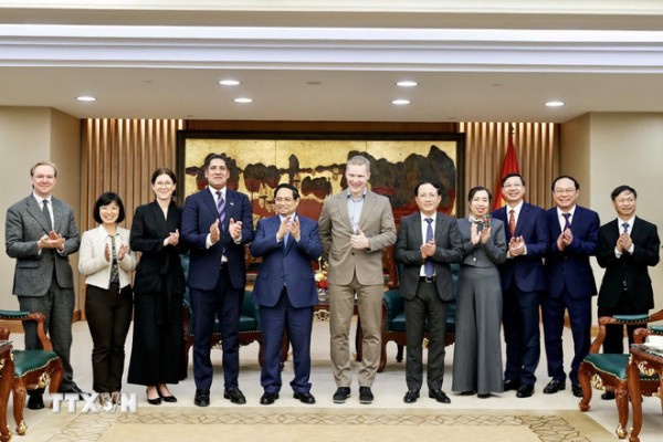 Thủ tướng Phạm Minh Chính tiếp ông Johan Ndisi, Đại sứ Vương quốc Thụy Điển và ông Dennis Nobelius, Tổng Giám đốc Tập đoàn Syre (Thụy Điển).