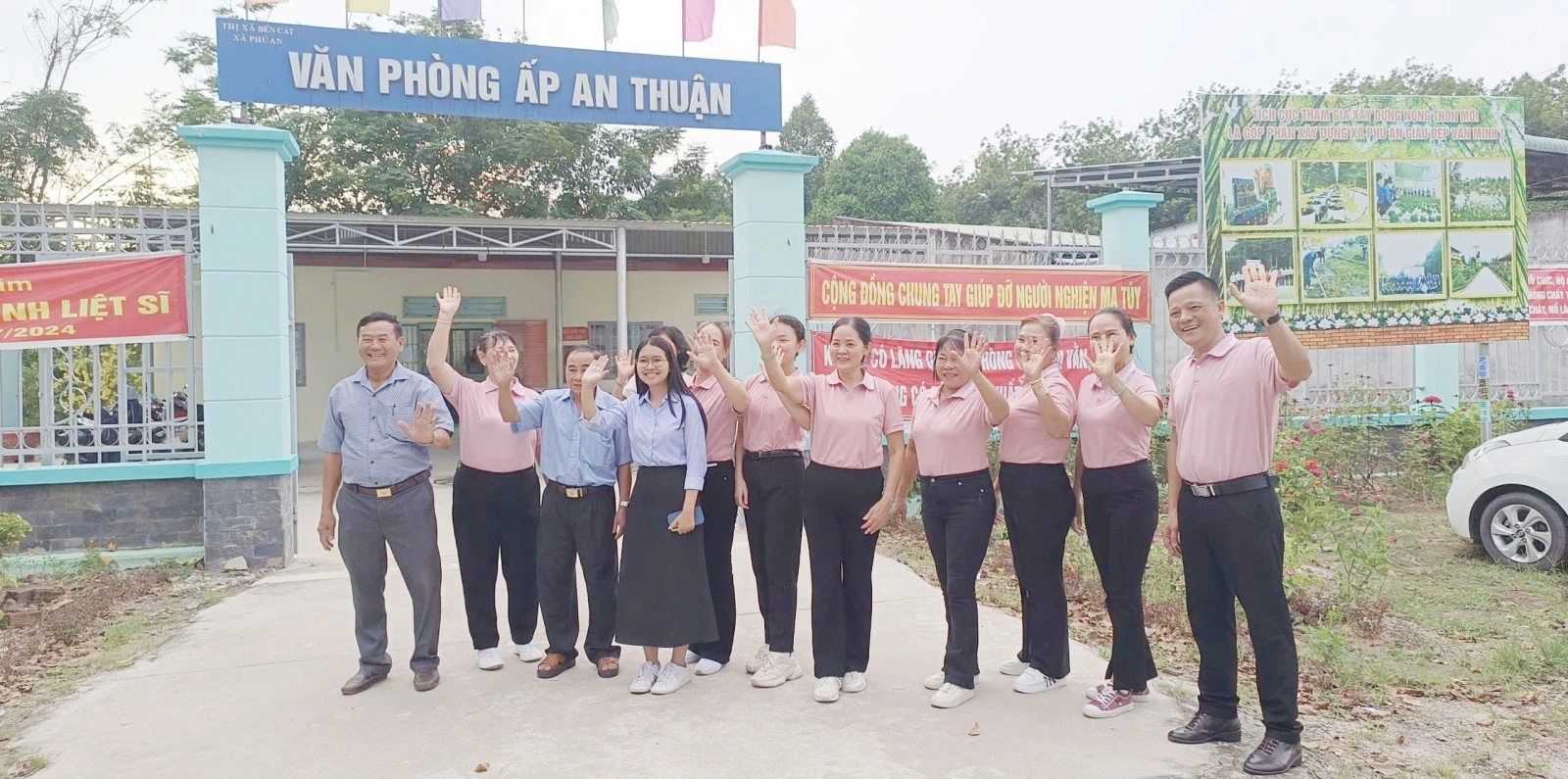 Các địa điểm sinh hoạt văn hóa, thể thao thu hút đông người dân trên địa bàn xã Phú An tham gia.