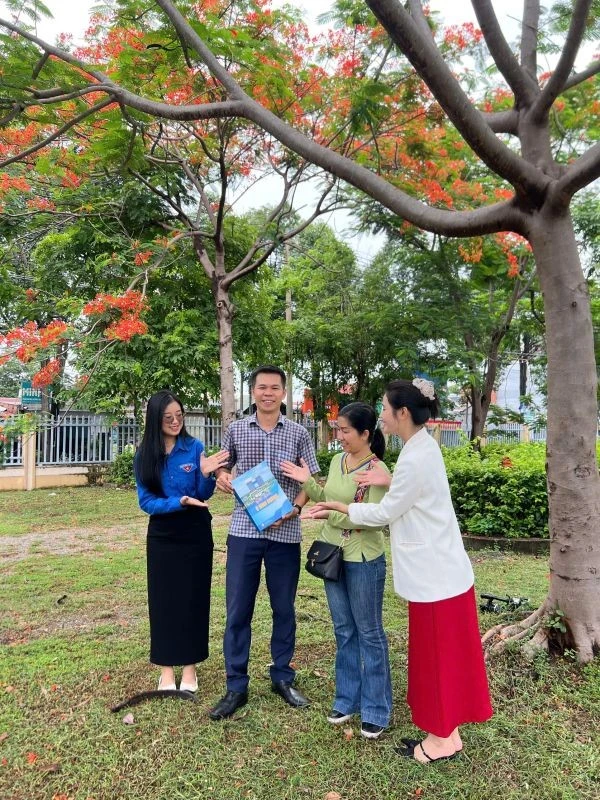 Sách “Địa danh ở Bình Dương” chính là nguồn tư liệu quý cung cấp cho mọi người nhiều thông tin phong phú về nguồn gốc, ý nghĩa của các địa danh, tái hiện sinh động lịch sử hình thành và phát triển vùng đất Bình Dương.