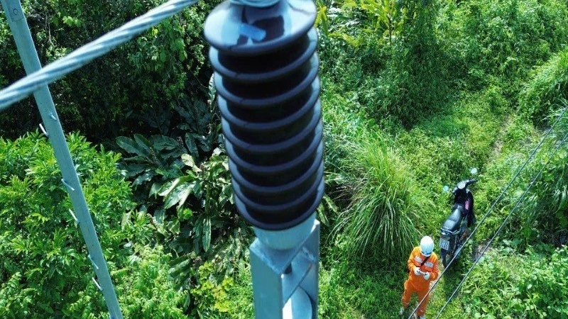 Kiểm tra các khiếm khuyết trên đường dây 35KV sử dụng thiết bị flycam.