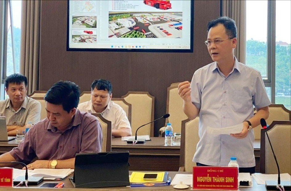 Đồng chí Nguyễn Thành Sinh, Phó Chủ tịch UBND phát biểu tại cuộc họp. z6949908281954-99c7440822736eb5a1a8779315e61380-779-7128.jpg