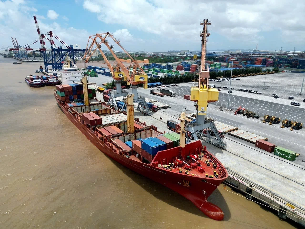 Phấn đấu tổng kim ngạch xuất nhập khẩu tăng 12% trở lên năm 2025.