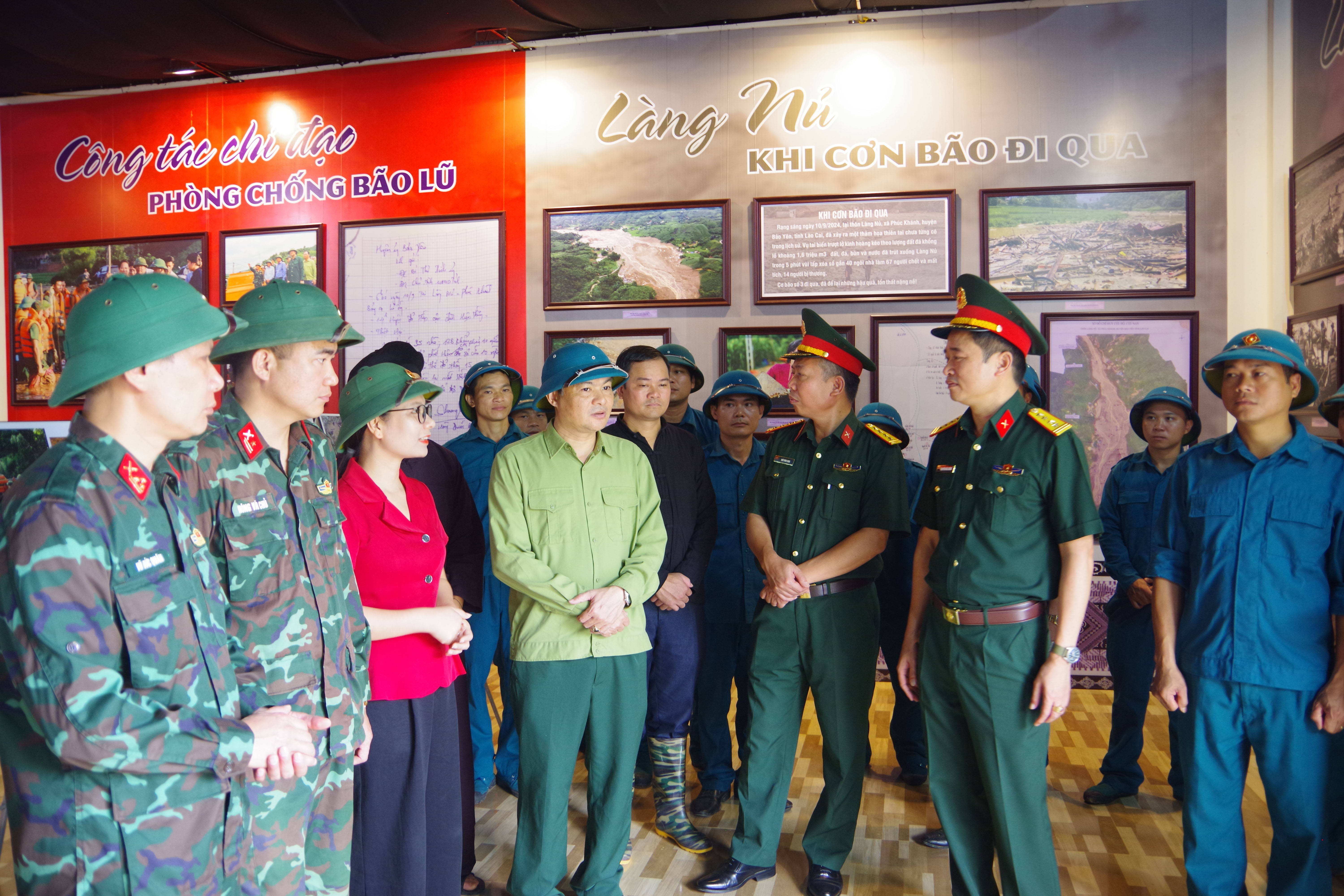 Đoàn công tác thăm quan khu trưng bày tại Làng Nủ. anh-2.jpg