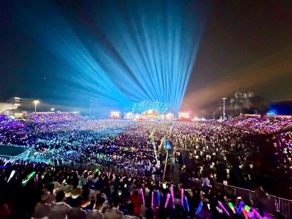 Chương trình thu hút 50.000 người dân và du khách.