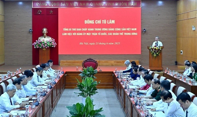 Quang cảnh buổi làm việc.