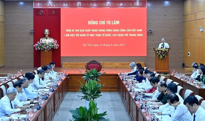 Quang cảnh buổi làm việc.