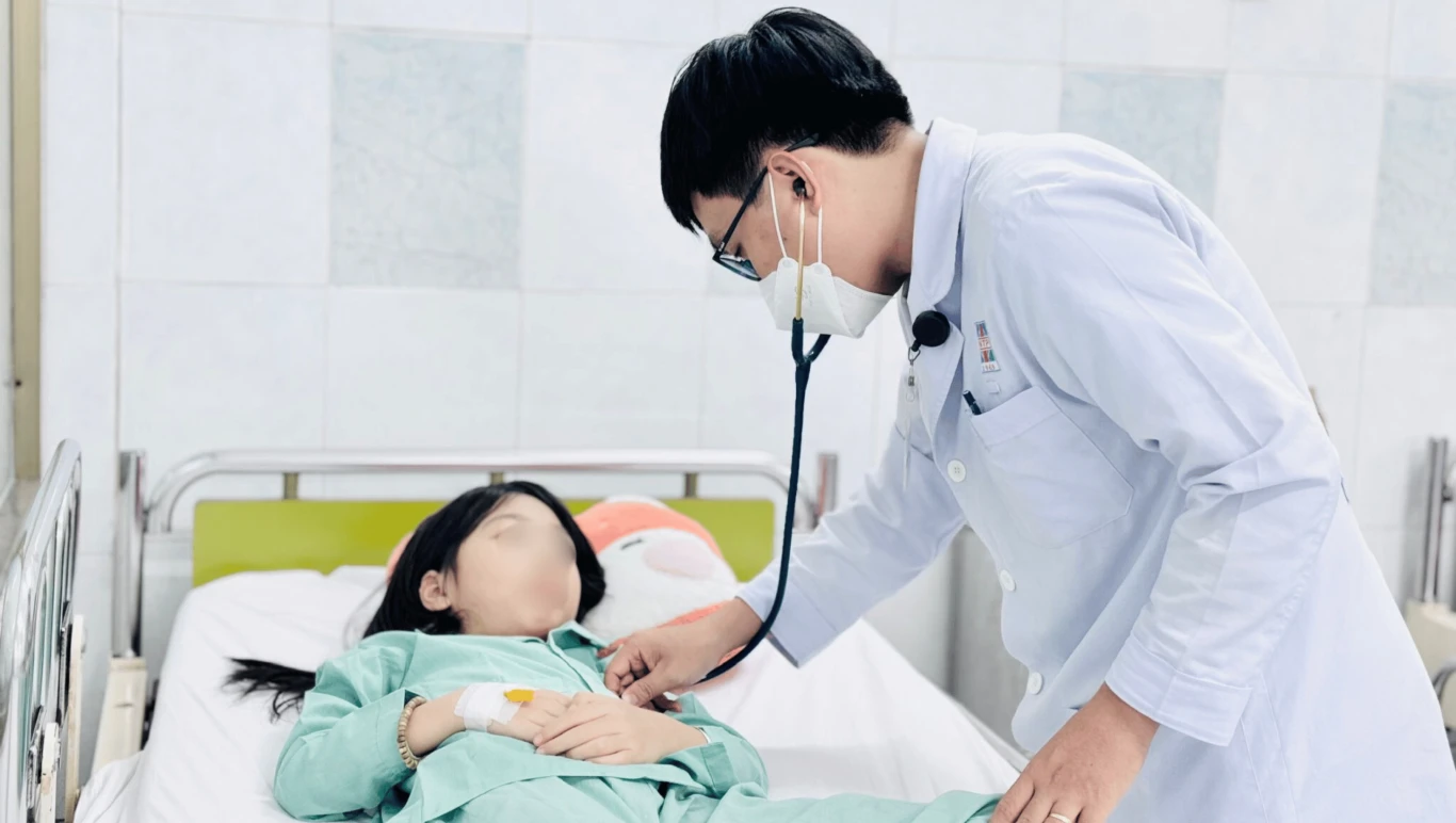 Trẻ nhập viện do ngộ độc kẹo không rõ nguồn gốc có chứa ma túy.