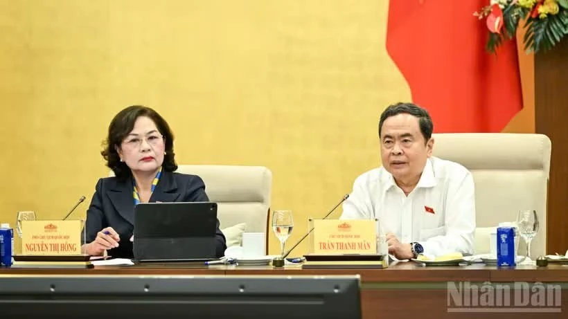 Chủ tịch Quốc hội Trần Thanh Mẫn và Phó Chủ tịch Quốc hội Nguyễn Thị Hồng dự phiên họp sáng 9/4.