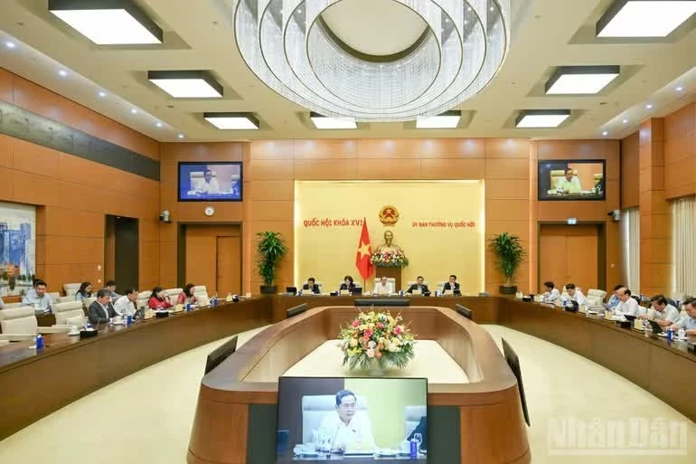 Quang cảnh phiên họp.