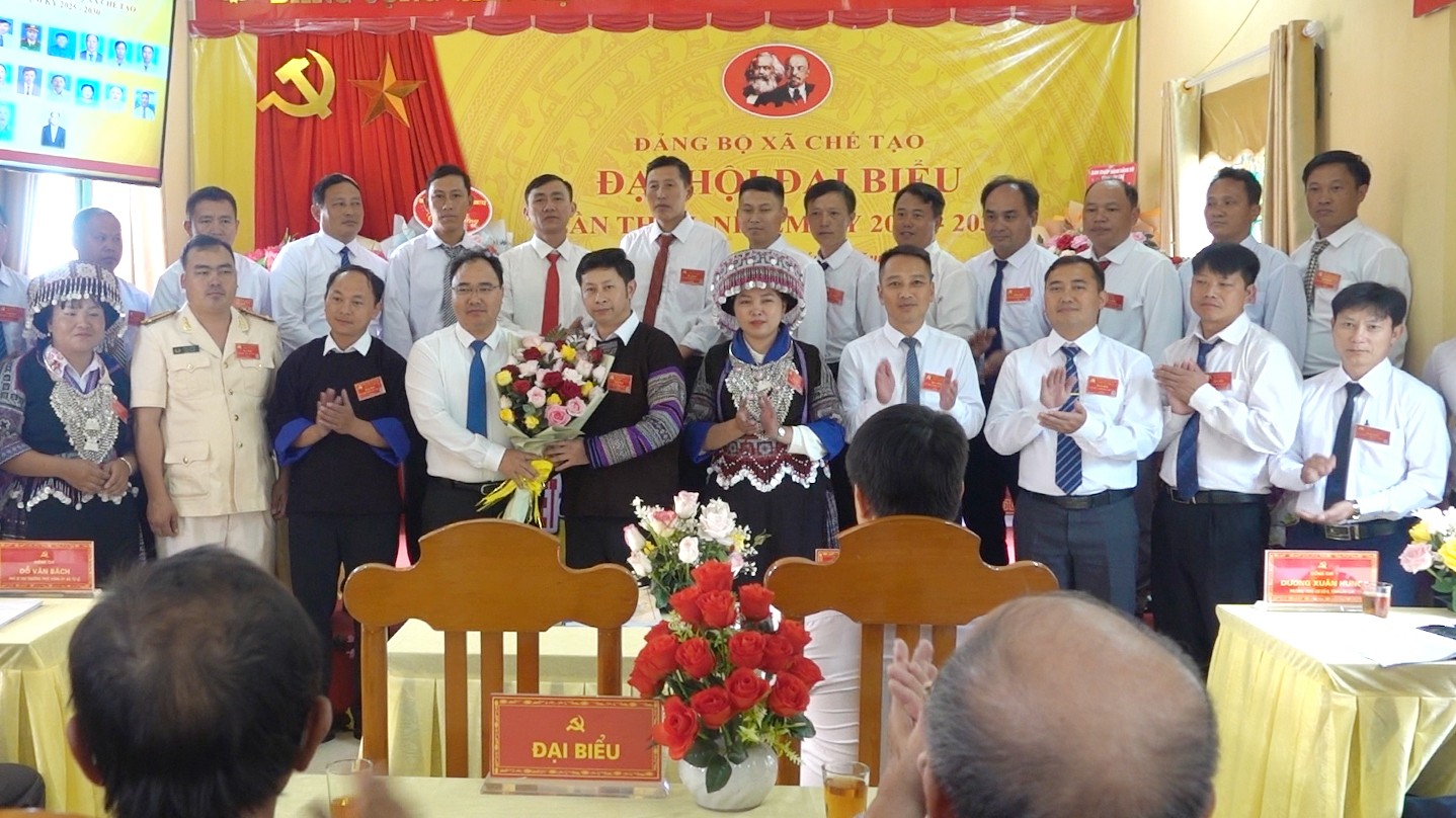 Ban Chấp hành Đảng bộ xã Chế Tạo ra mắt đại hội. anh-dai-hoi-1.jpg