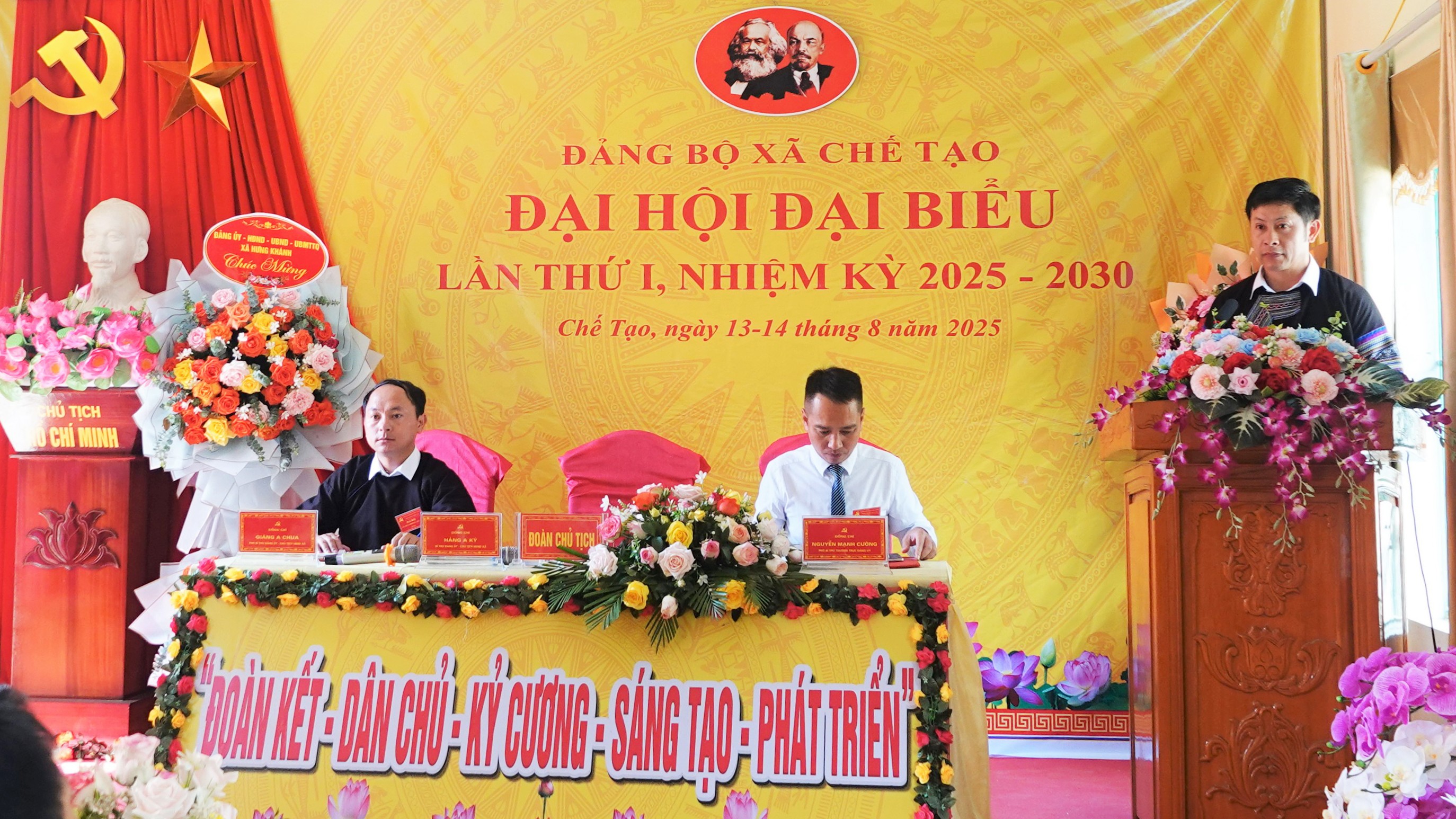 Đoàn Chủ tịch điều hành đại hội. anh-dai-hoi-3.jpg