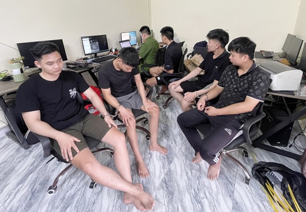 Các đối tượng trang bị nhiều phương tiện để hoạt động phạm tội. Các đối tượng trang bị nhiều phương tiện để hoạt động phạm tội.