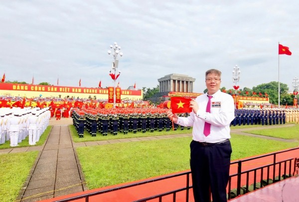 TS Trần Hải Linh, Chủ tịch Hiệp hội Doanh nhân &amp; Đầu tư Việt Nam - Hàn Quốc (VKBIA), Chủ tịch sáng lập Hội chuyên gia - trí thức Việt Nam - Hàn Quốc (VKEIA) trong lần về dự Lễ kỷ niệm 80 năm Cách mạng tháng Tám thành công và Quốc khánh 2/9.