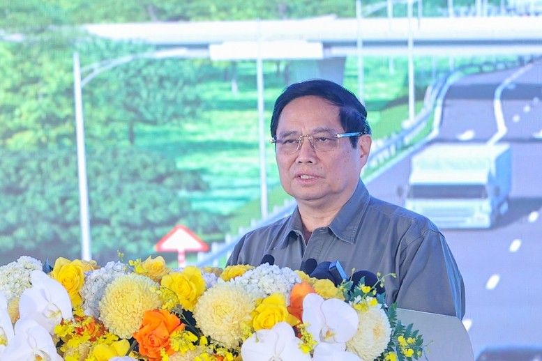 Thủ tướng nêu rõ, dự án này rất quan trọng với Bình Dương, nhưng với Tây Nguyên còn quan trọng hơn, "có con đường này thì Đắk Nông mới thoát nghèo được, Bình Phước mới giàu lên được"; yêu cầu phấn đấu hoàn thành dự án vào ngày 2/9/2026 (sớm hơn dự kiến là năm 2027). Thủ tướng nêu rõ, dự án này rất quan trọng với Bình Dương, nhưng với Tây Nguyên còn quan trọng hơn, "có con đường này thì Đắk Nông mới thoát nghèo được, Bình Phước mới giàu lên được"; yêu cầu phấn đấu hoàn thành dự án vào ngày 2/9/2026 (sớm hơn dự kiến là năm 2027).