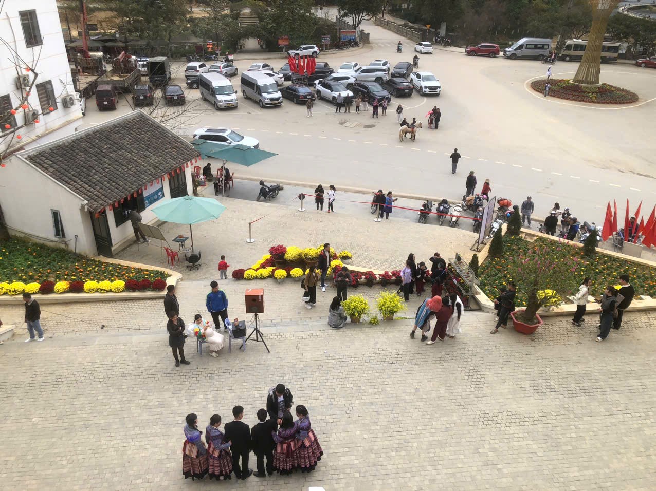 Đông đảo du khách tới tham quan Dinh thự Hoàng A Tưởng trong những ngày đầu năm mới Bình Ngọ 2026.