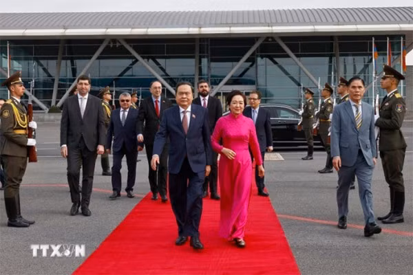 Lễ tiễn Chủ tịch Quốc hội Trần Thanh Mẫn và Phu nhân tại Sân bay quốc tế Zvartnots, Thủ đô Yerevan, Cộng hòa Armenia.