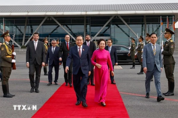 Lễ tiễn Chủ tịch Quốc hội Trần Thanh Mẫn và Phu nhân tại Sân bay quốc tế Zvartnots, Thủ đô Yerevan, Cộng hòa Armenia.