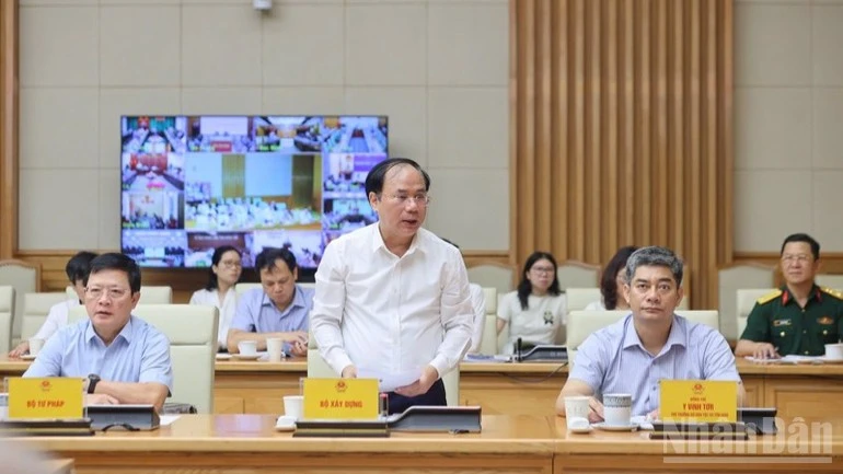 Lãnh đạo Bộ Xây dựng báo cáo tại Hội nghị (Ảnh: Trần Hải).