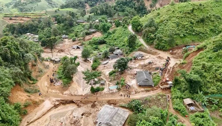 Nhiều căn nhà đã bị vùi lấp, cuốn trôi.