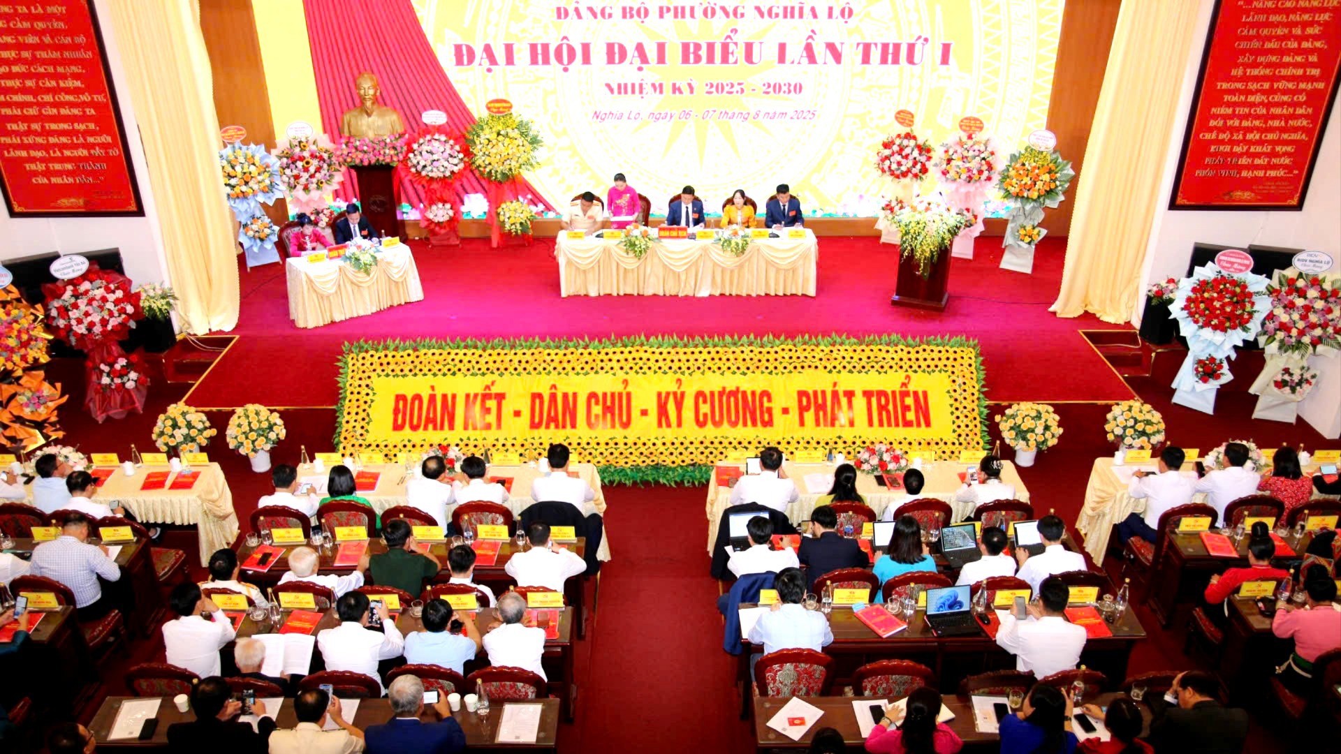 Quang cảnh đại hội. tren-cao-9132.jpg