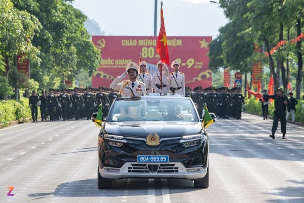 Hơn 3.000 cán bộ, chiến sĩ lực lượng CAND tham gia hợp luyện, chuẩn bị cho Lễ kỷ niệm 80 năm Cách mạng Tháng Tám và Quốc khánh 2/9 tại khuôn viên Đại học Quốc gia Hà Nội (Hòa Lạc), chiều 2/8/2025.