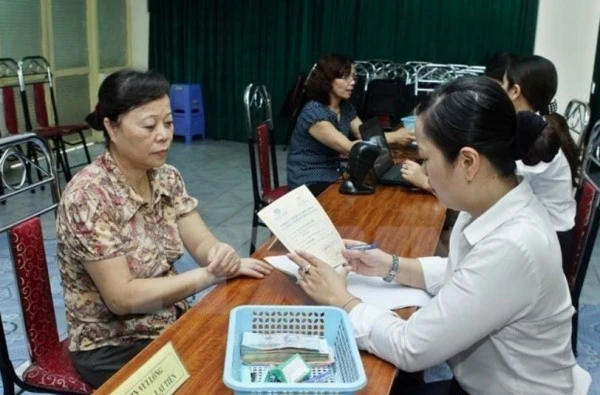 Thực hiện chi trả lương hưu, trợ cấp.