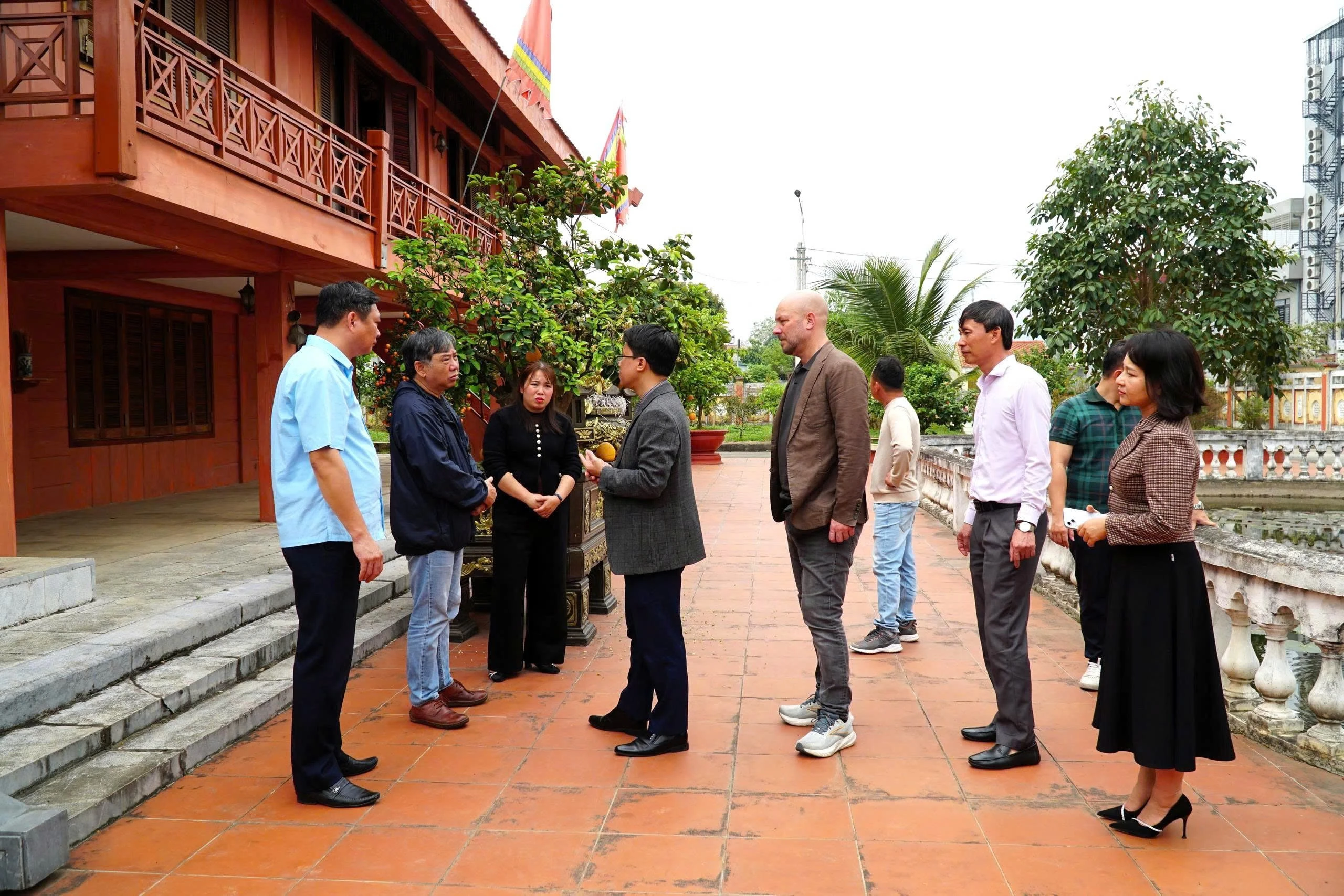 tham-khao-sat-den-tho-cam-hanh.jpg