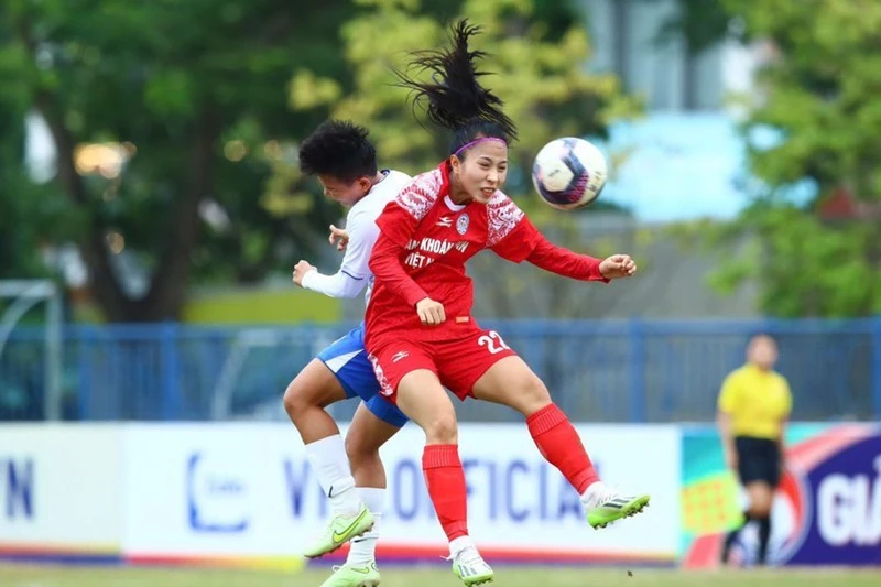 Than Khoáng sản Việt Nam (áo đỏ) chạm trán cùng Thái Nguyên T&amp;T tại lượt trận cuối vòng bảng.