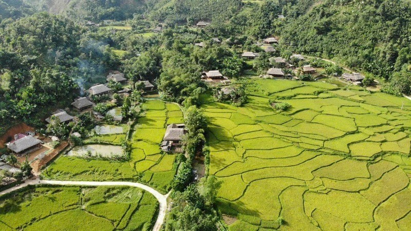 Khung cảnh thơ mộng của Nghĩa Đô. Khung cảnh thơ mộng của Nghĩa Đô.