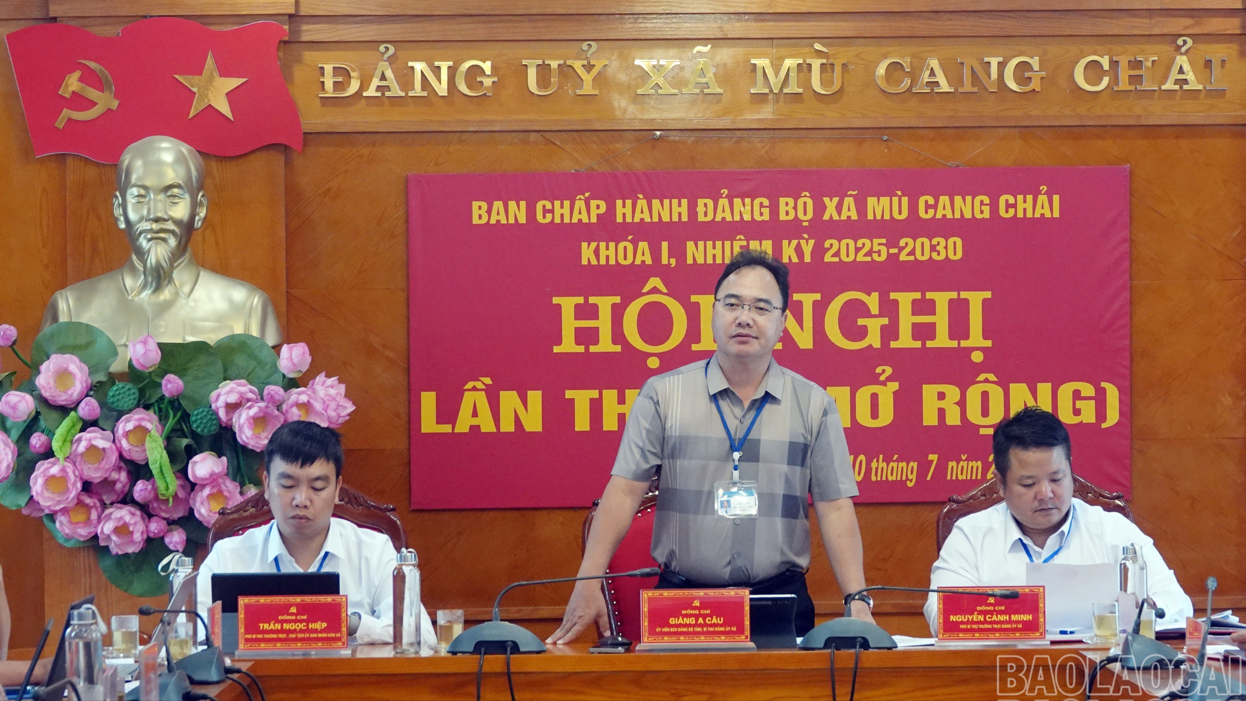 Đồng chí Giàng A Câu, Ủy viên Ban Chấp hành Đảng bộ tỉnh, Bí thư Đảng ủy xã Mù Cang Chải phát biểu chỉ đạo tại Hội nghị Ban Chấp hành Đảng bộ xã. image.jpg
