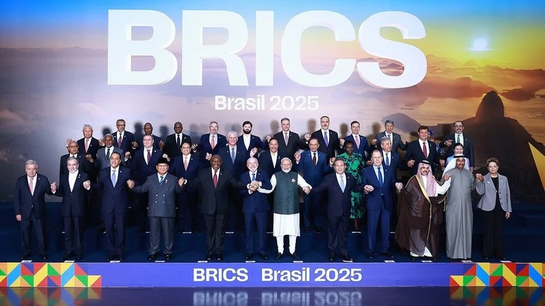 Thủ tướng Phạm Minh Chính và các trưởng đoàn tham dự Hội nghị Thượng đỉnh BRICS mở rộng năm 2025 chụp ảnh chung.