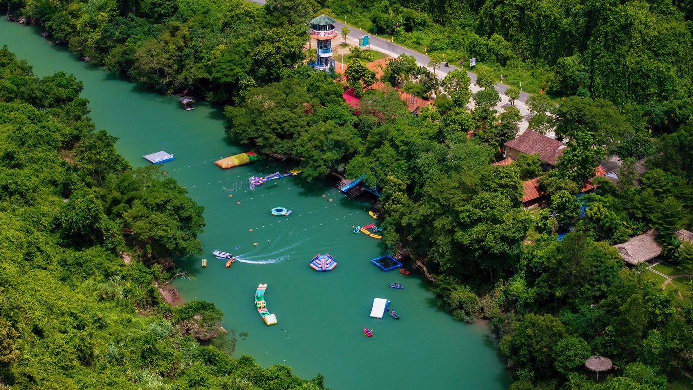 Phong Nha-Kẻ Bàng đã giúp Quảng Trị định danh trên bản đồ du lịch thế giới. Phong Nha-Kẻ Bàng đã giúp Quảng Trị định danh trên bản đồ du lịch thế giới.