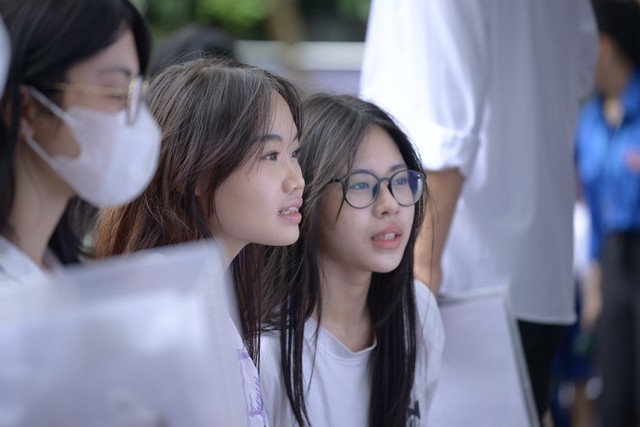 Trong kỳ thi tốt nghiệp THPT từ năm 2025, thí sinh sẽ thi 4 môn, bao gồm 2 môn thi bắt buộc và 2 môn lựa chọn. Trong kỳ thi tốt nghiệp THPT từ năm 2025, thí sinh sẽ thi 4 môn, bao gồm 2 môn thi bắt buộc và 2 môn lựa chọn.