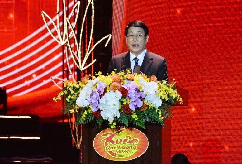 Chủ tịch nước Lương Cường phát biểu tại chương trình nghệ thuật đặc biệt Xuân Quê hương 2025. Chủ tịch nước Lương Cường phát biểu tại chương trình nghệ thuật đặc biệt Xuân Quê hương 2025.