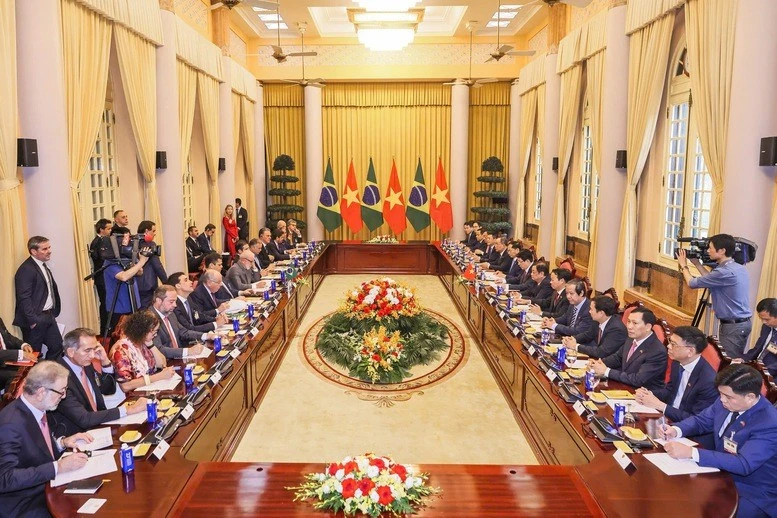 Chủ tịch nước Lương Cường và Tổng thống Luiz Inácio Lula da Silva dẫn đầu Đoàn cấp cao hai nước tiến hành hội đàm.