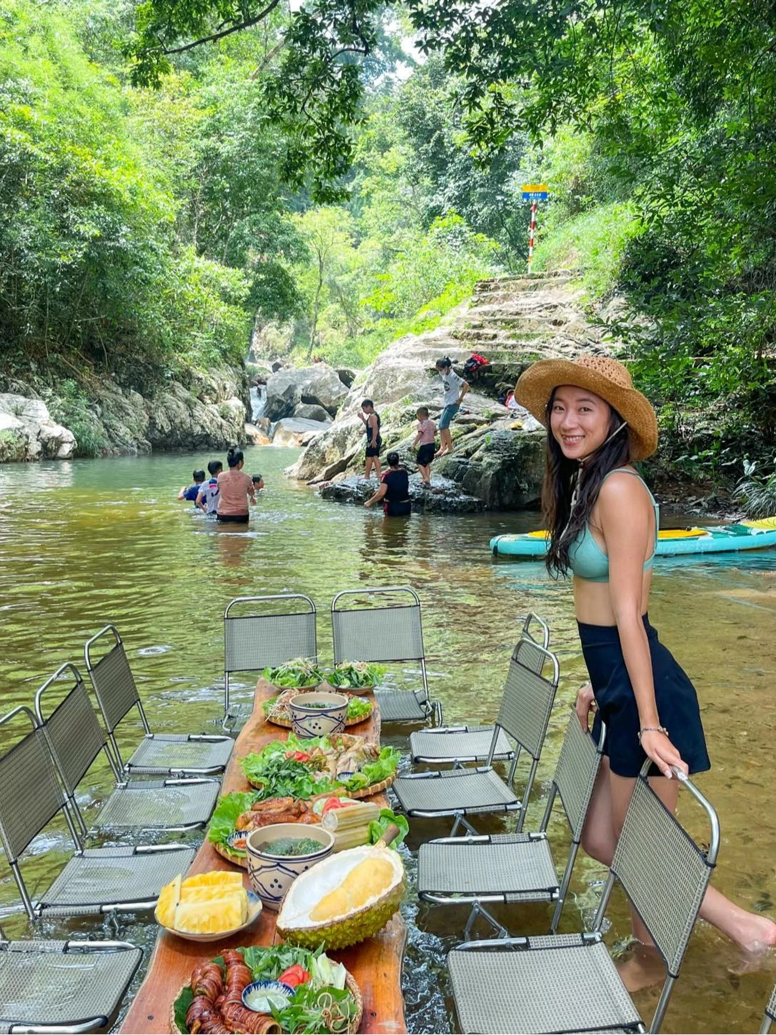 Bên cạnh biển cả, Khánh Hoà còn có thác Tà Gụ cùng nhiều loại trái cây đặc trưng thu hút khách mùa hè.